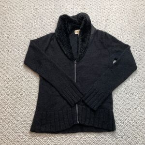 Essentials by Newport Designed in New Zeland Sweater Womens Medium Black Zip